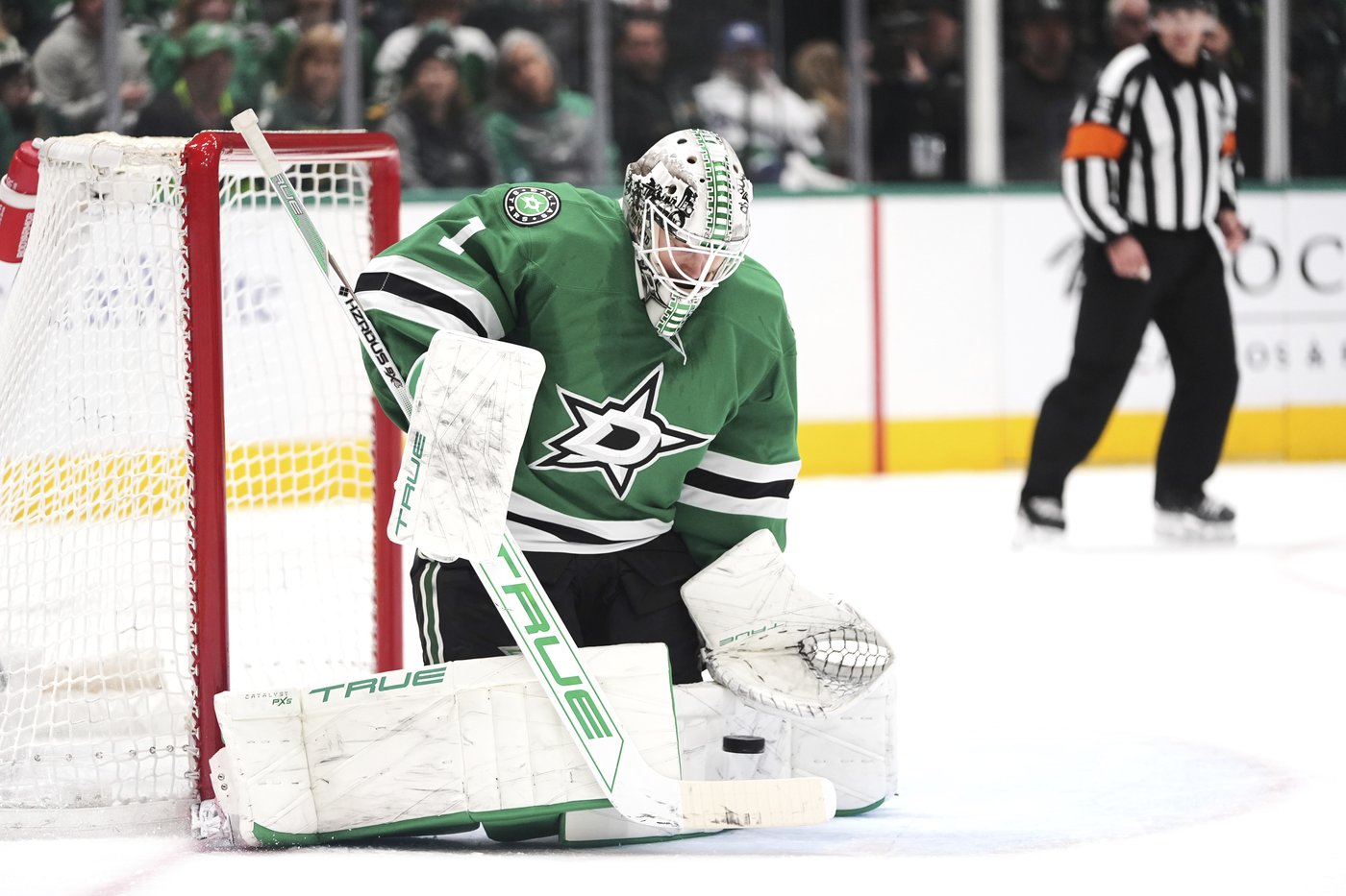 Sherwood's OT goal caps Canucks 3-goal comeback in final minute in 6-5 win over Stars | iNFOnews.ca