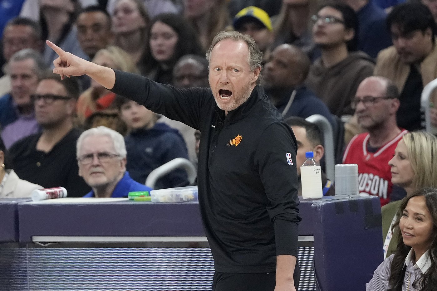 Devin Booker scores 31 points as Suns run away from Warriors for 130-105 win | iNFOnews.ca