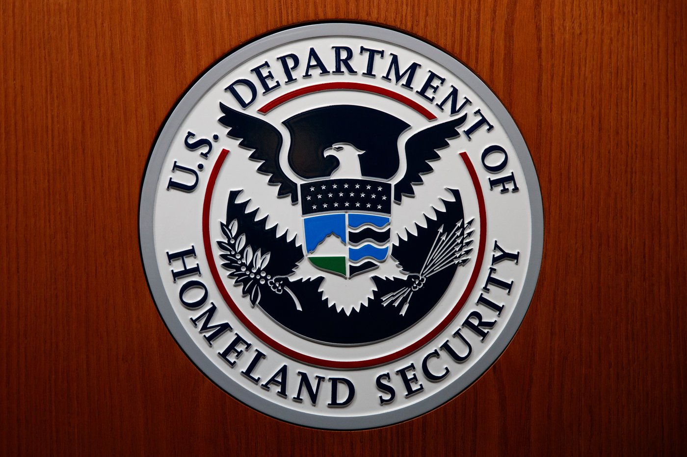 Federal agents drive off with 1-year-old girl after arresting her father in Los Angeles | iNFOnews.ca Federal agents drive off with 1-year-old girl after arresting her father in Los Angeles | iNFOnews.ca