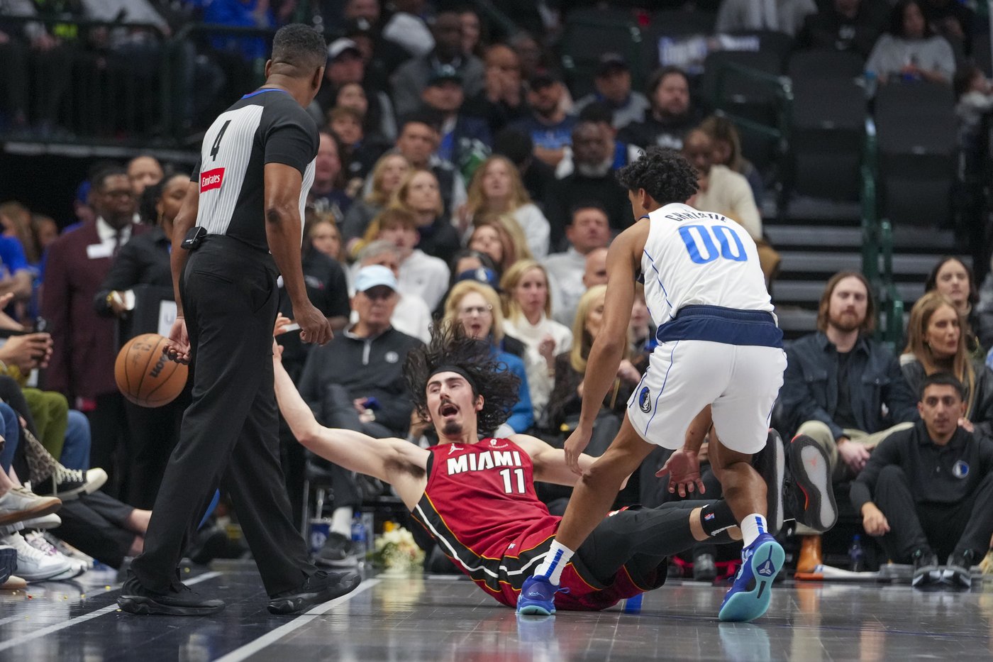Dante Exum scores 27 points to lead undermanned, undersized Mavericks past Heat, 118-113 | iNFOnews.ca Dante Exum scores 27 points to lead undermanned, undersized Mavericks past Heat, 118-113 | iNFOnews.ca
