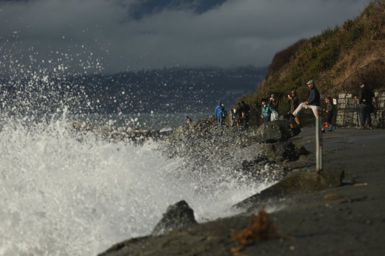 Environment Canada warns of storm surge as winds and high tides combine on B.C. coast | iNFOnews.ca Environment Canada warns of storm surge as winds and high tides combine on B.C. coast | iNFOnews.ca