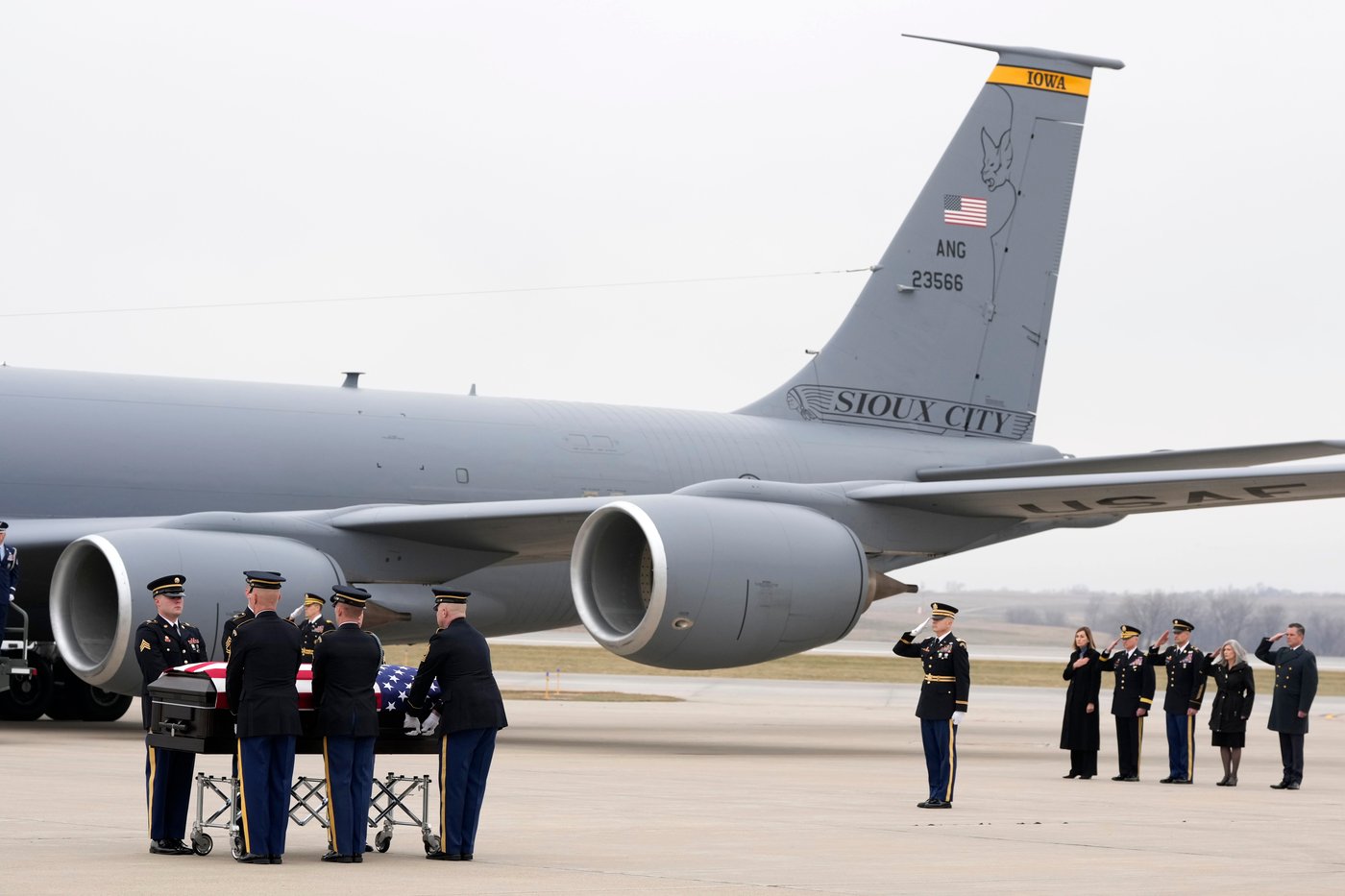 Two Iowa National Guard members killed in Syria return home on Christmas Eve | iNFOnews.ca
