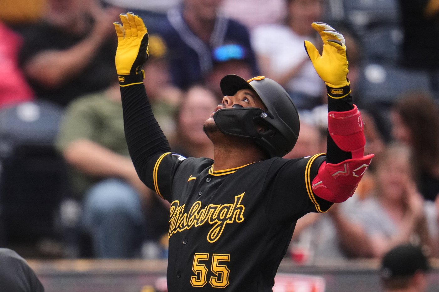 Esmerlyn Valdez's homer caps five-run first, Pirates send skidding Cubs to 10th straight loss 12-1 | iNFOnews.ca