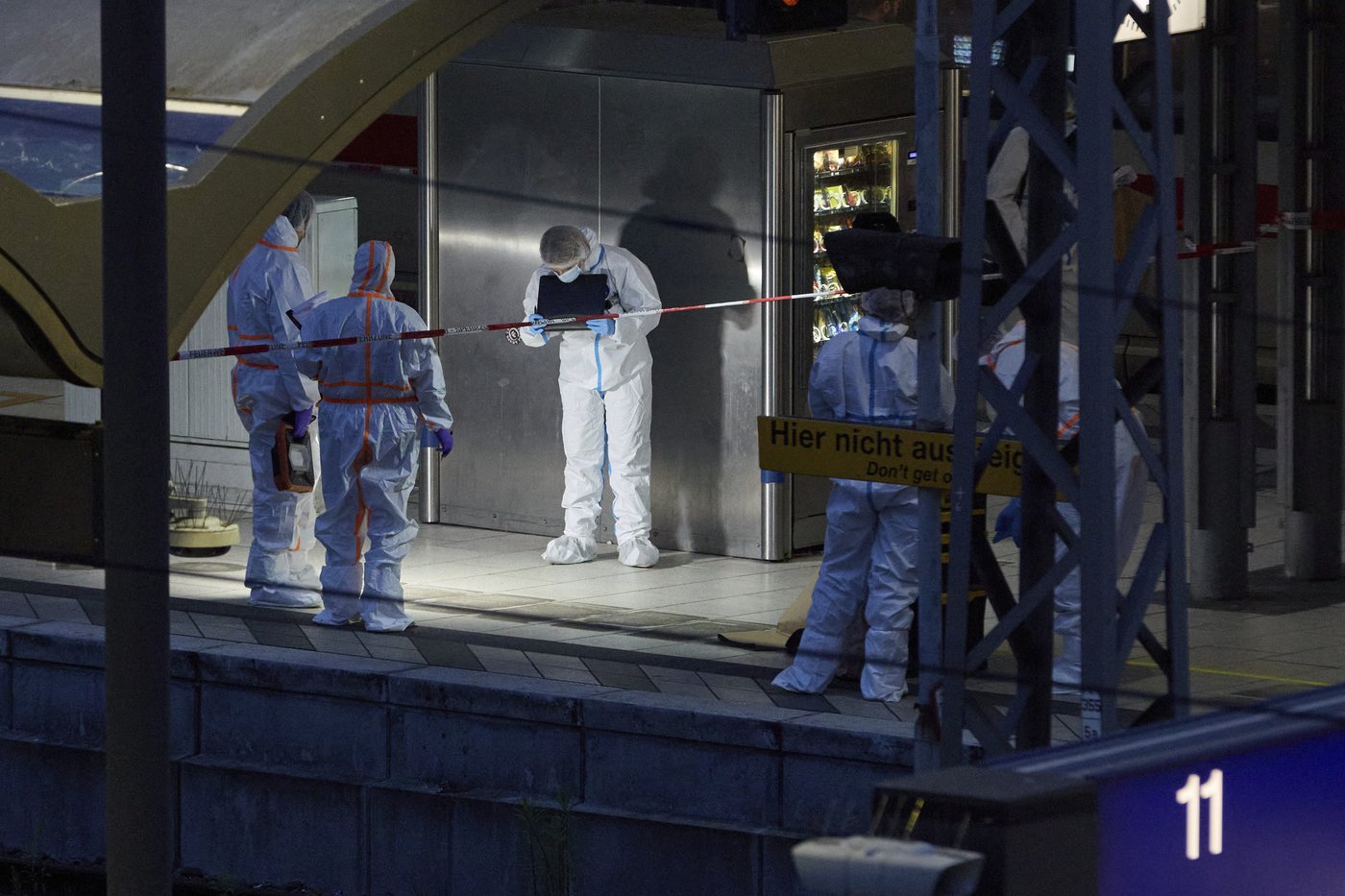 All injured in stable condition after stabbing at Hamburg train station in Germany | iNFOnews.ca