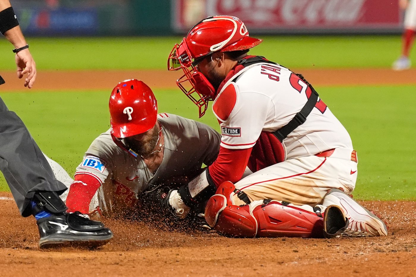 Sanchez sharp, Schwarber, Turner have 10th-inning hits in Phillies' 4-2 win over Angels | iNFOnews.ca