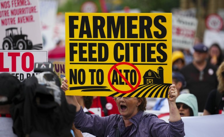 Poilievre tells protesters he would scrap $90 billion Alto high-speed rail project | iNFOnews.ca