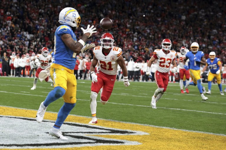 Chargers, Raiders face off Monday night in AFC West clash | iNFOnews.ca