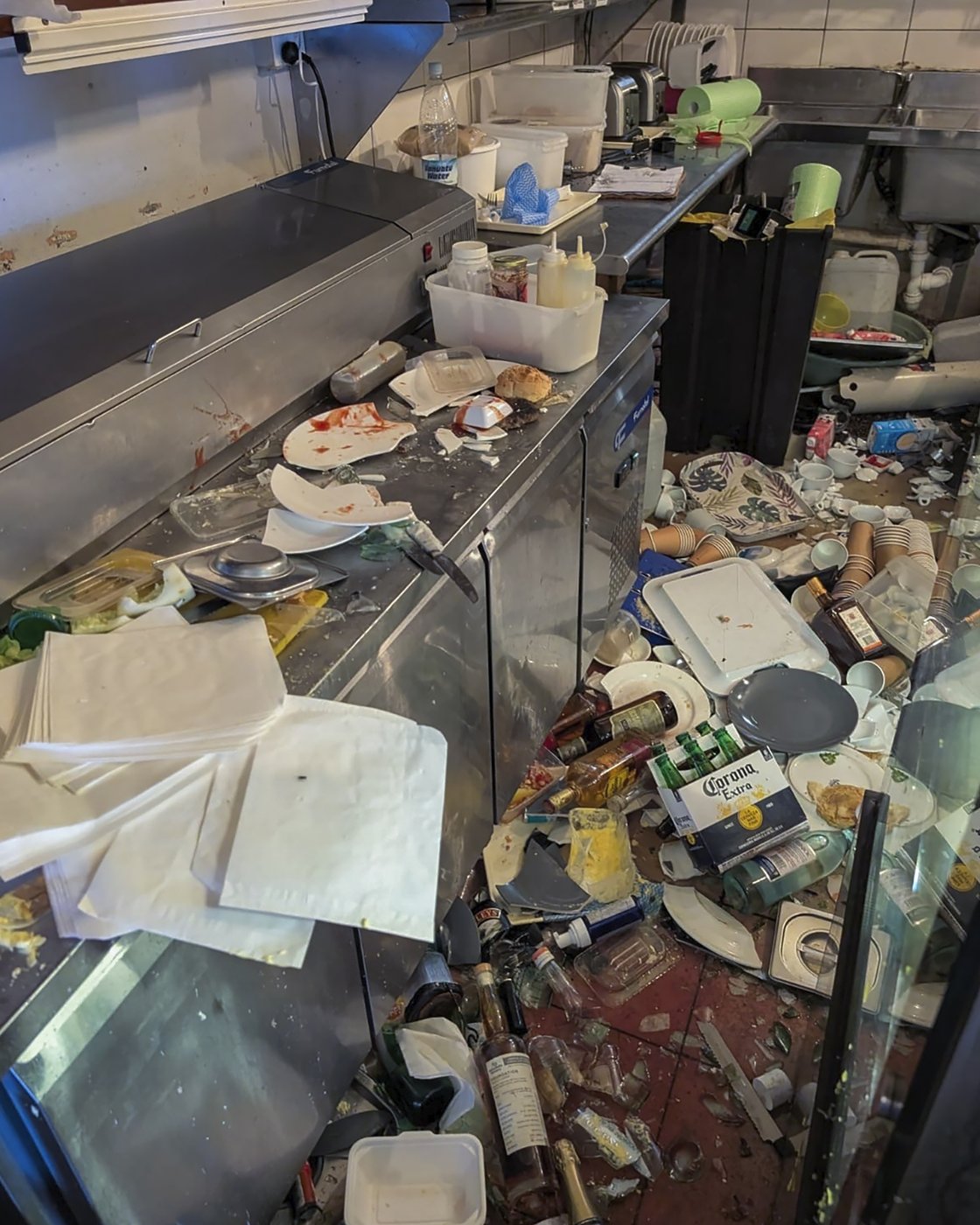 Number of dead and missing still unclear as first aid arrives in quake-hit Pacific nation of Vanuatu | iNFOnews.ca Number of dead and missing still unclear as first aid arrives in quake-hit Pacific nation of Vanuatu | iNFOnews.ca