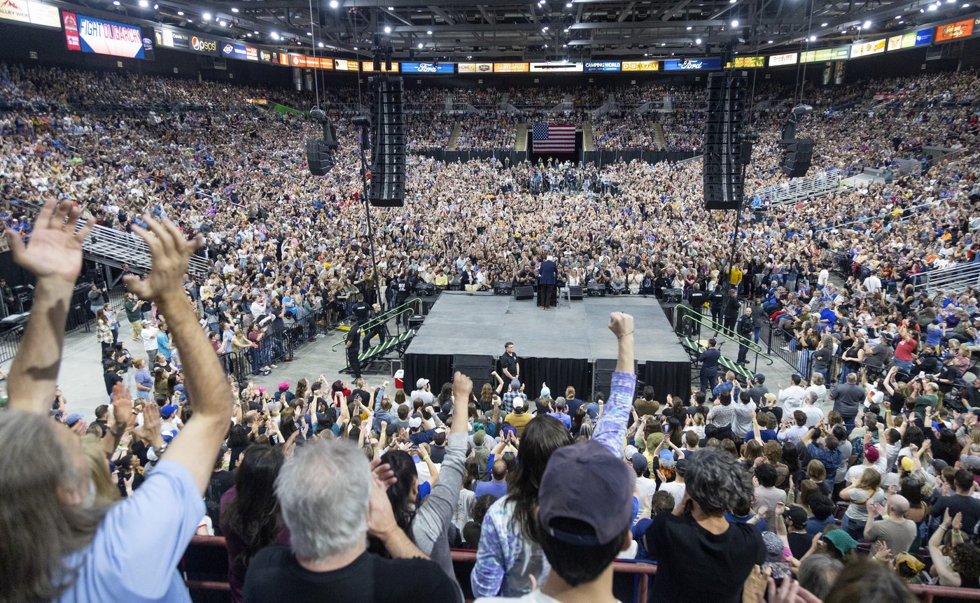 PHOTO COLLECTION: AOC Bernie Sanders | iNFOnews.ca