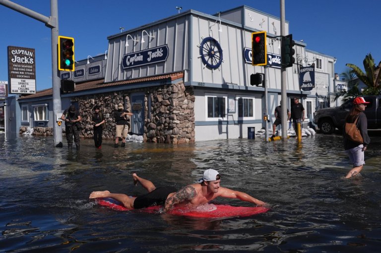 King tides inundate streets and flood homes and businesses along both US coasts | iNFOnews.ca