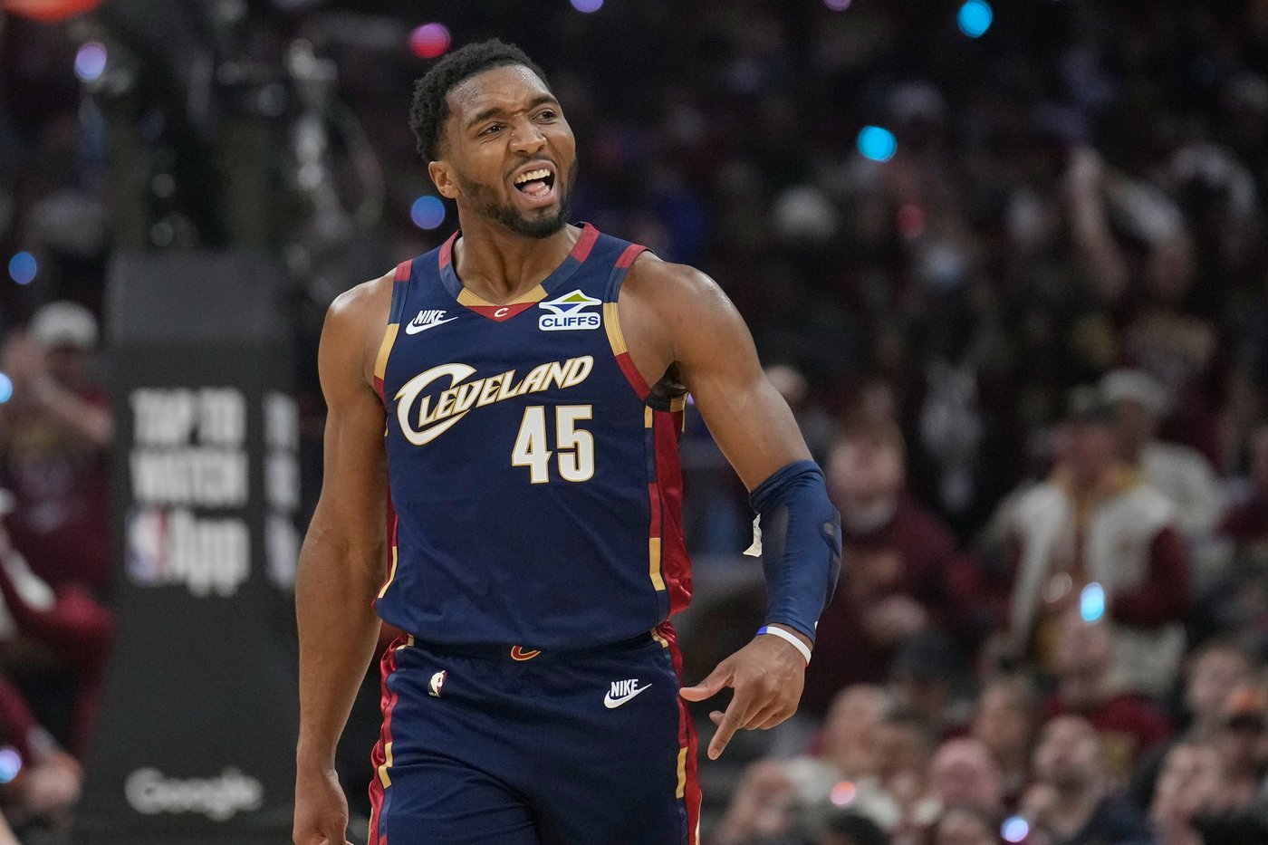 Mitchell scores 30, Harden adds 28 as Cavaliers beat Raptors 115-105 for 2-0 series lead | iNFOnews.ca