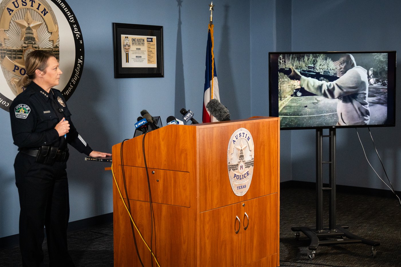 Videos from officers show terrifying moments during Texas mass shooting that left 3 dead | iNFOnews.ca Videos from officers show terrifying moments during Texas mass shooting that left 3 dead | iNFOnews.ca