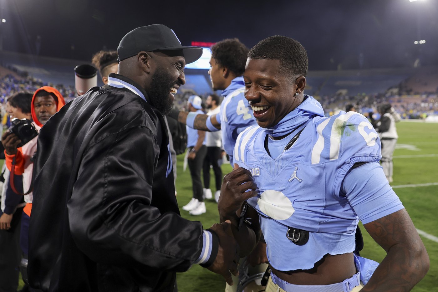Garbers, Schwesinger lead UCLA past Iowa 20-17 for Bruins' 3rd straight win | iNFOnews.ca