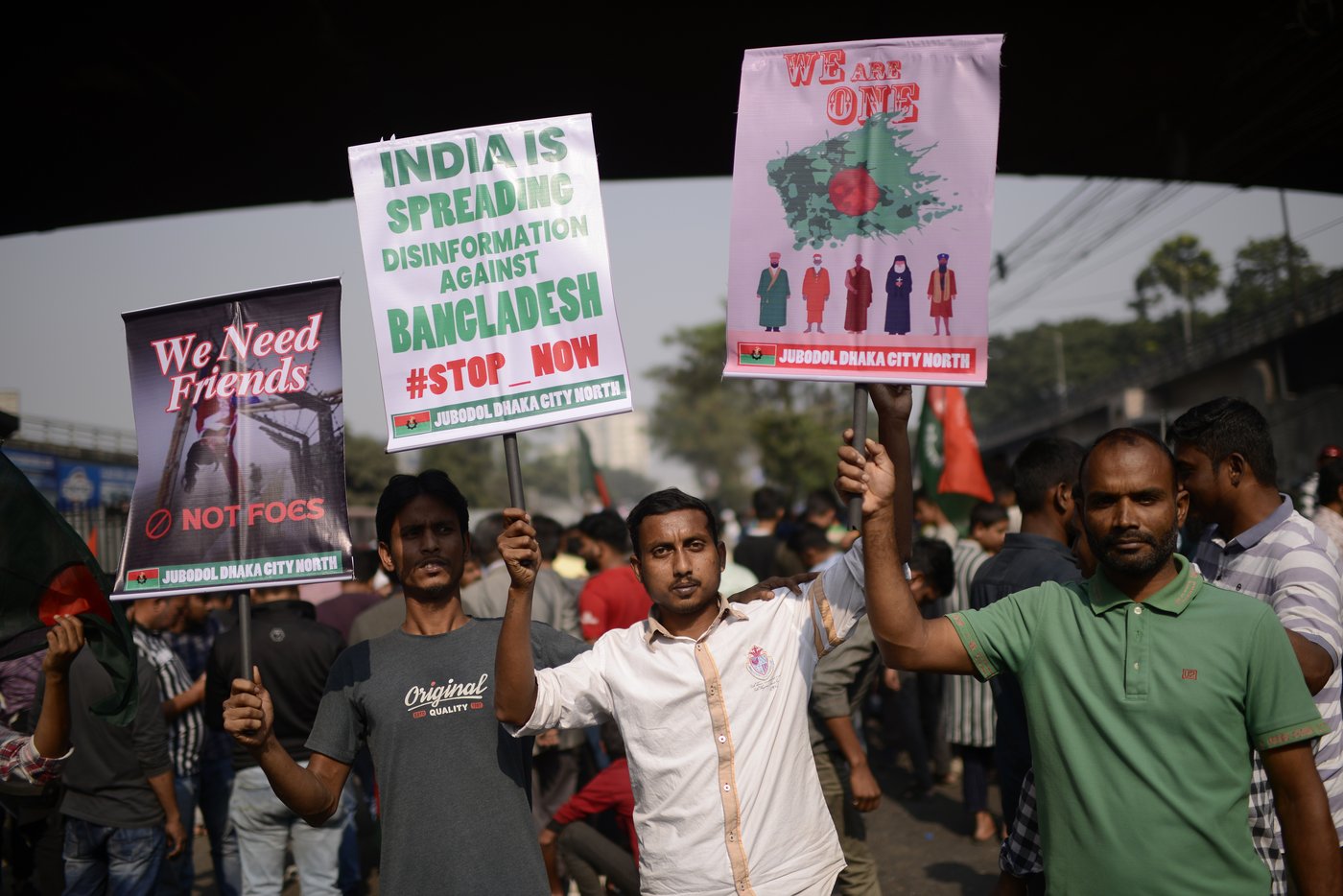 Supporters of Bangladesh Nationalist Party march in protest at attacks in India | iNFOnews.ca Supporters of Bangladesh Nationalist Party march in protest at attacks in India | iNFOnews.ca