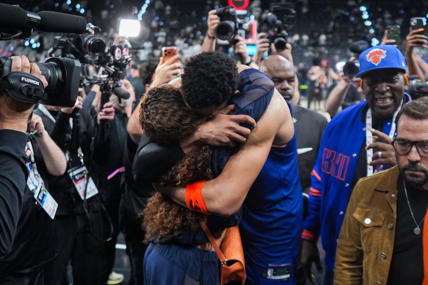 Wemby misses at the end, Knicks beat Spurs 105-104 for 2-0 lead in NBA Finals | iNFOnews.ca