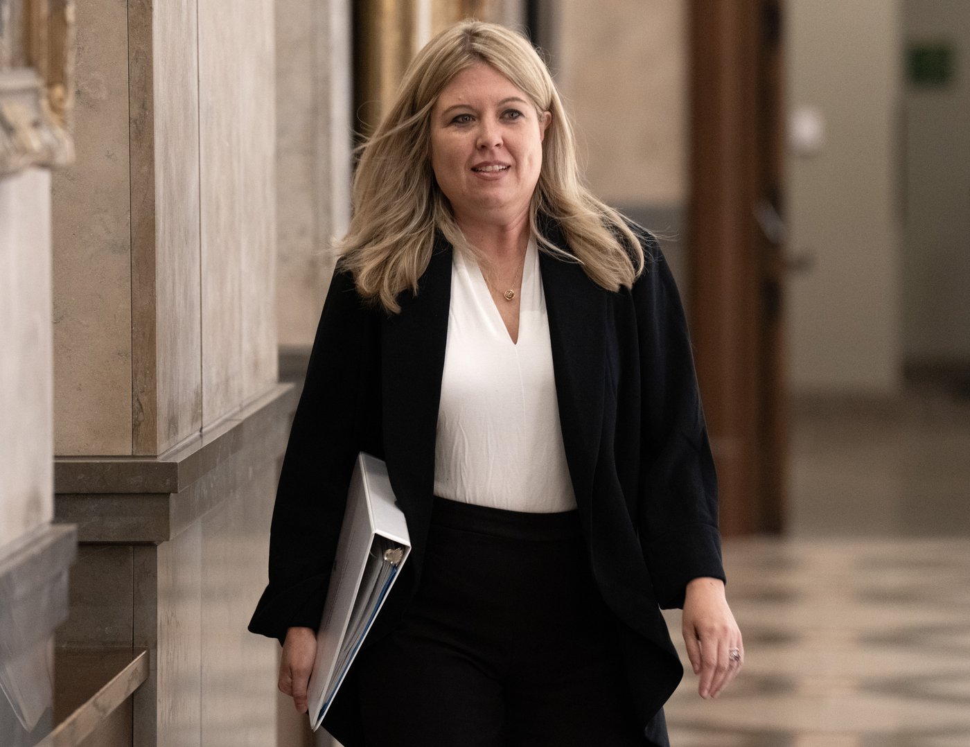 Conservatives want to end birthright citizenship for children of temporary residents | iNFOnews.ca