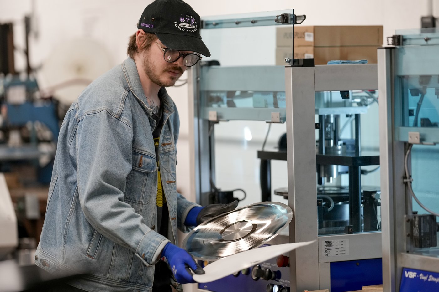 Vinyl thrives at United Record Pressing as the nation's oldest record maker plays a familiar tune | iNFOnews.ca