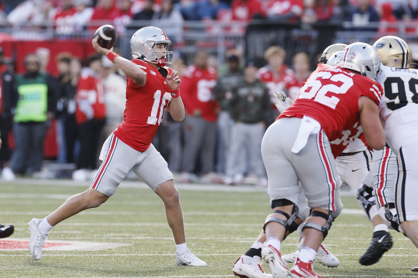 Jeremiah Smith breaks school record with 9th TD catch as No. 3 Ohio State rolls over Purdue 45-0 | iNFOnews.ca Jeremiah Smith breaks school record with 9th TD catch as No. 3 Ohio State rolls over Purdue 45-0 | iNFOnews.ca