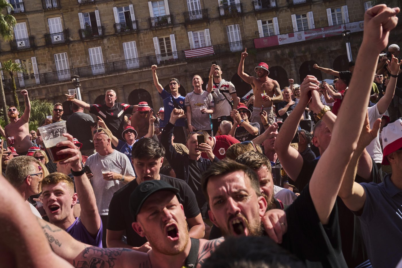 Tottenham and Man United fans clash ahead of Europa League final | iNFOnews.ca