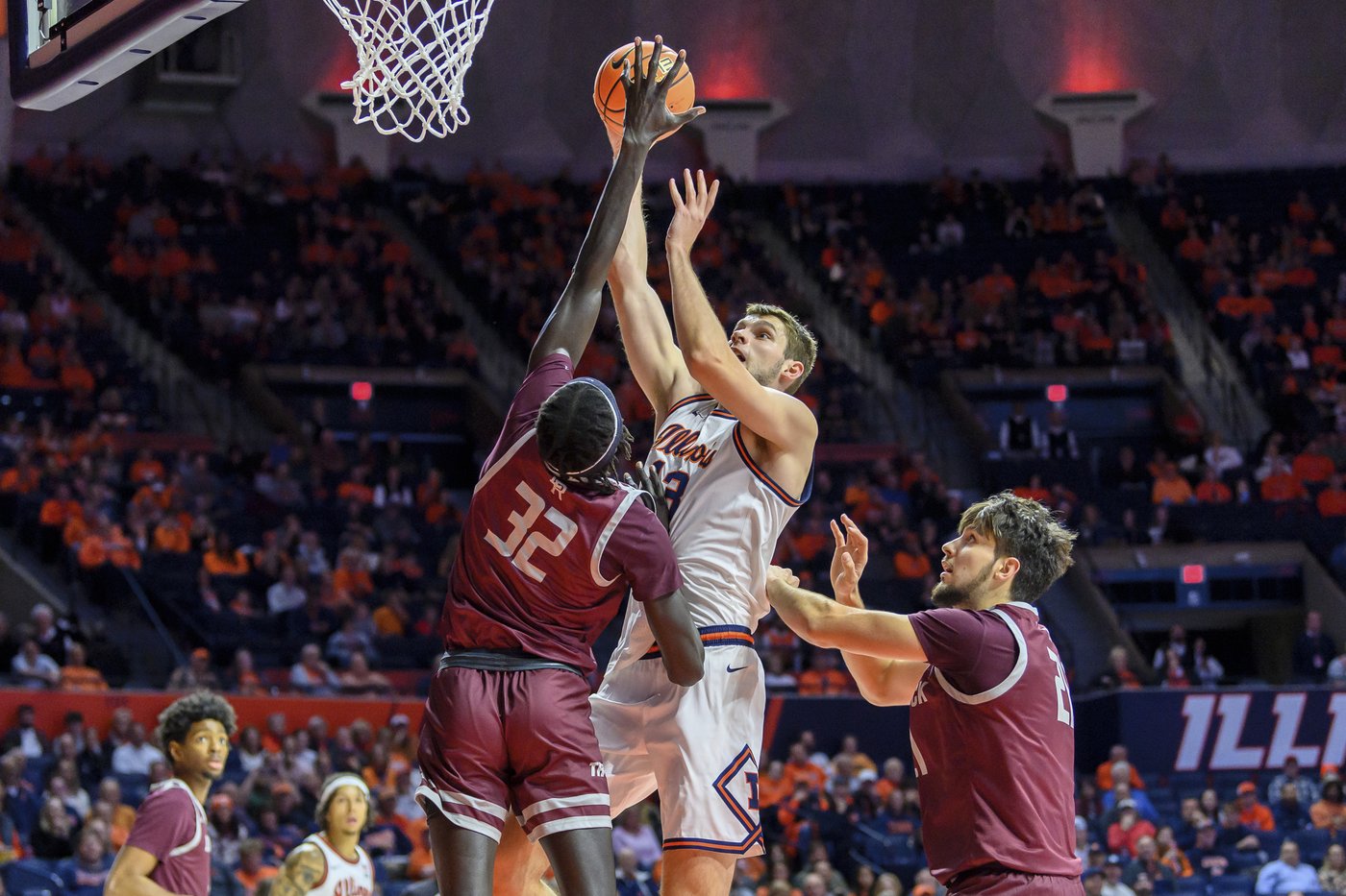 Jakucionis scores 21, Ivisic has double-double as Illinois beats Little Rock 92-34 | iNFOnews.ca