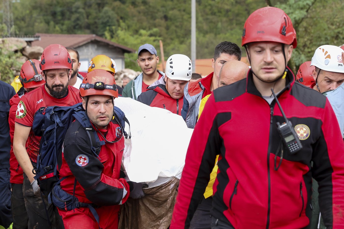 International rescue teams arrive in Bosnia after devastating floods and landslides | iNFOnews.ca International rescue teams arrive in Bosnia after devastating floods and landslides | iNFOnews.ca