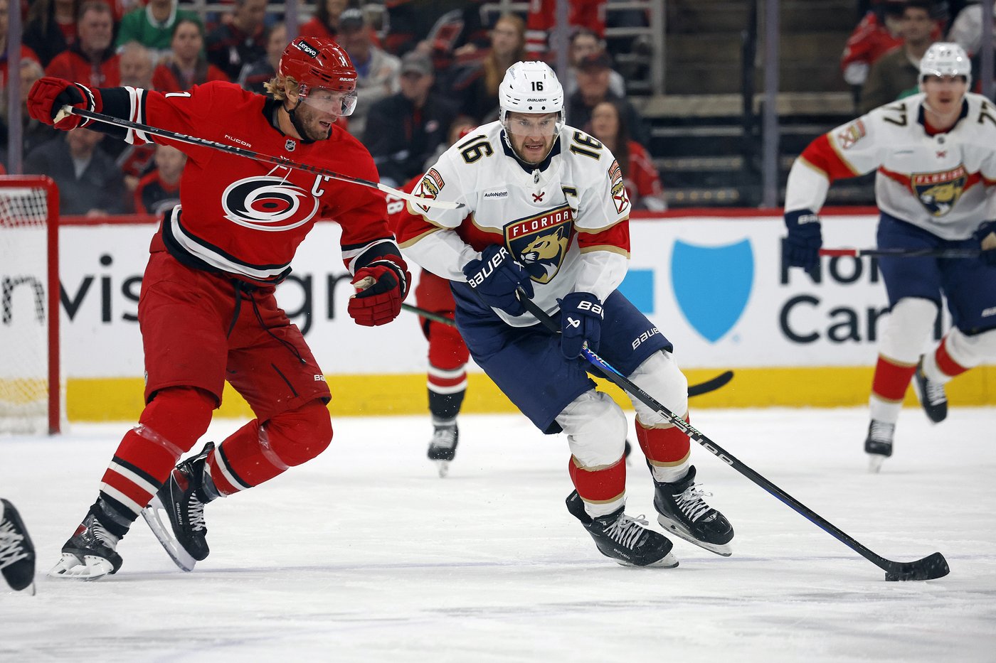Greer, Lundell help Panthers beat back Hurricanes 6-3 | iNFOnews.ca