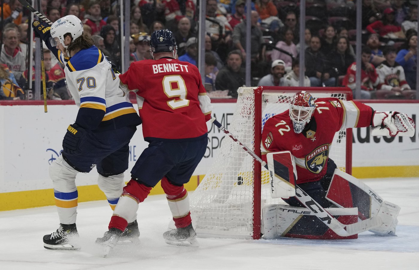 Barkov scores power-play goal late in OT, Panthers beat Blues 2-1 | iNFOnews.ca