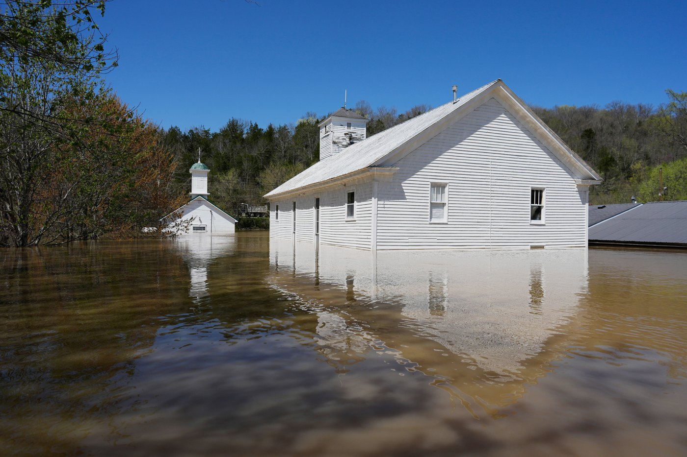 Kentucky watches for surging rivers to recede so widespread cleanup can begin | iNFOnews.ca