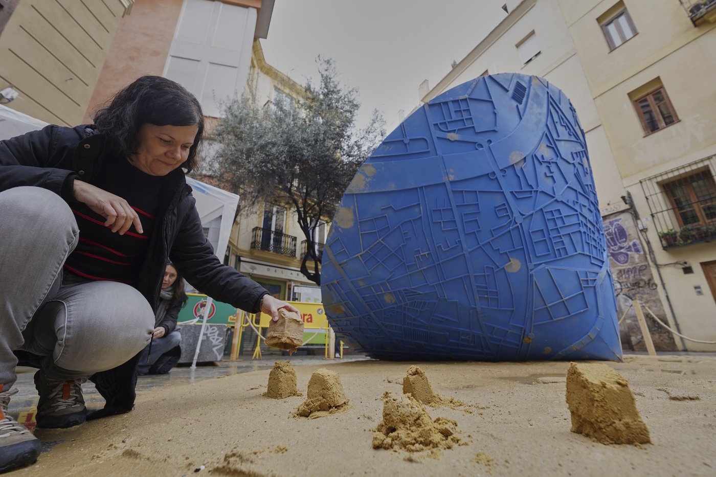 Valencia seeks catharsis in traditional burning of sculptures months after deadly floods | iNFOnews.ca