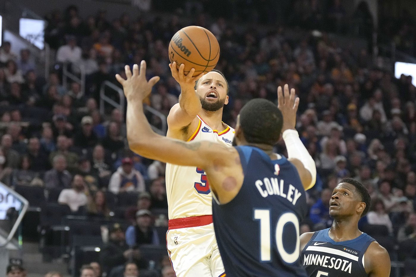 Stephen Curry scores 30 and dishes out eight assists as Warriors beat Timberwolves 114-106 | iNFOnews.ca