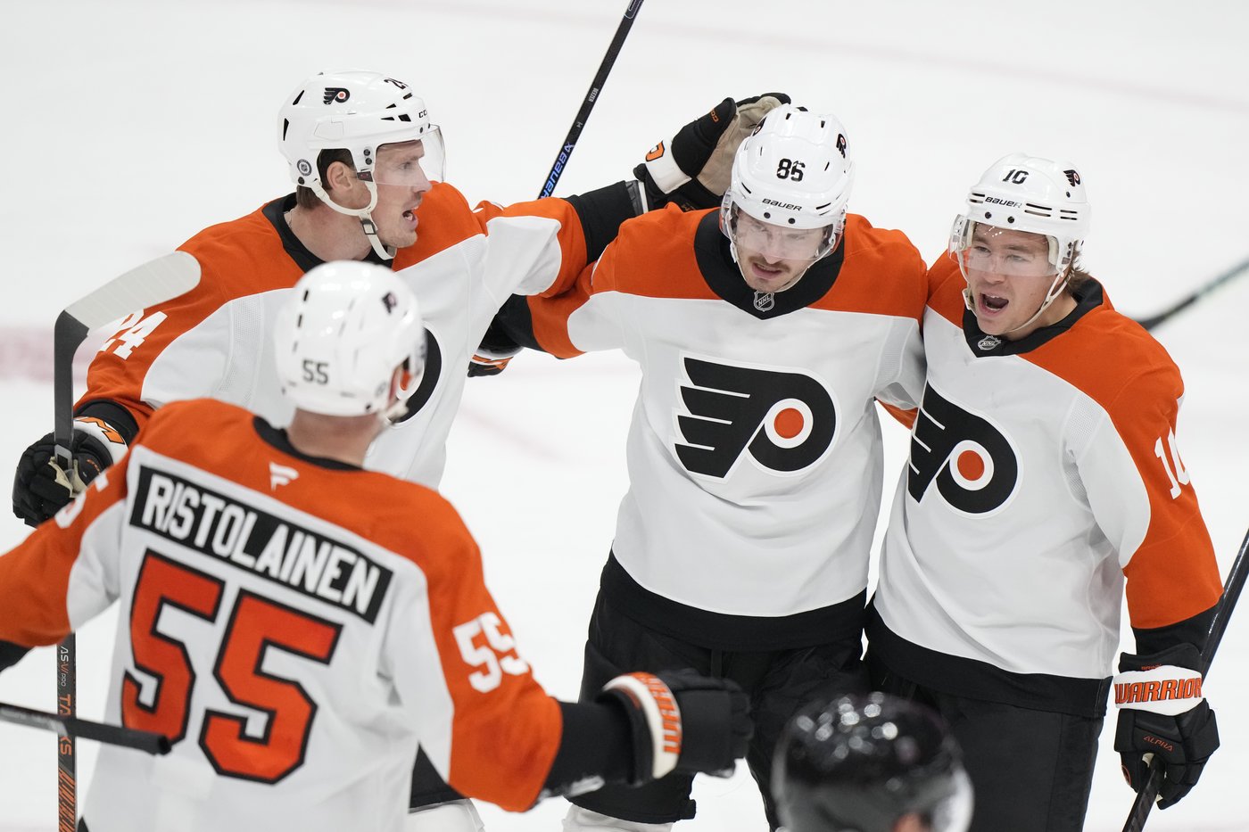 Rodrigues gets deciding goal in shootout as Panthers beat Flyers 4-3 for 7th straight win | iNFOnews.ca