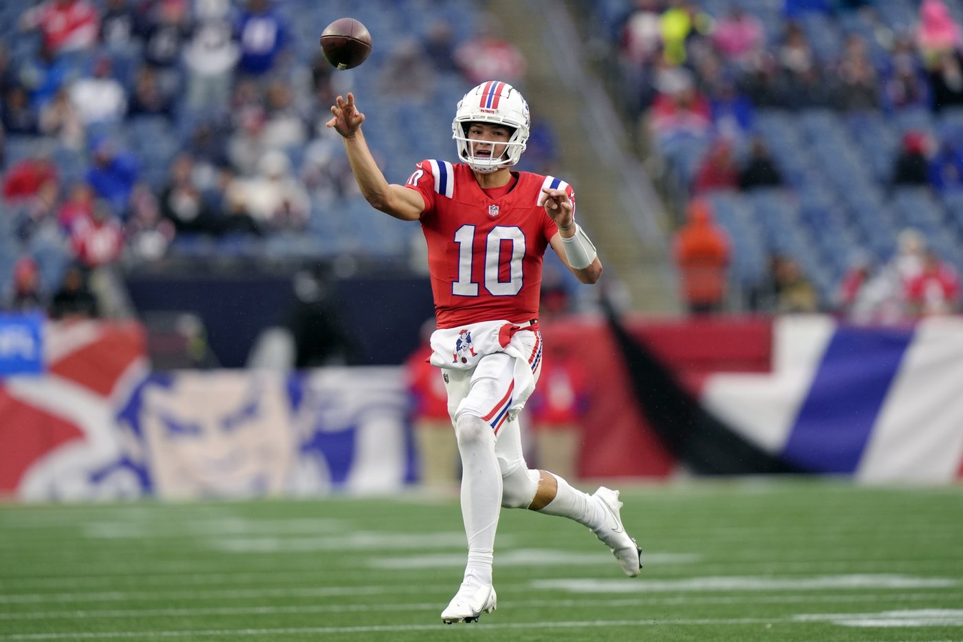 Drake Maye has an encouraging first start for the Patriots in a loss to the Texans | iNFOnews.ca