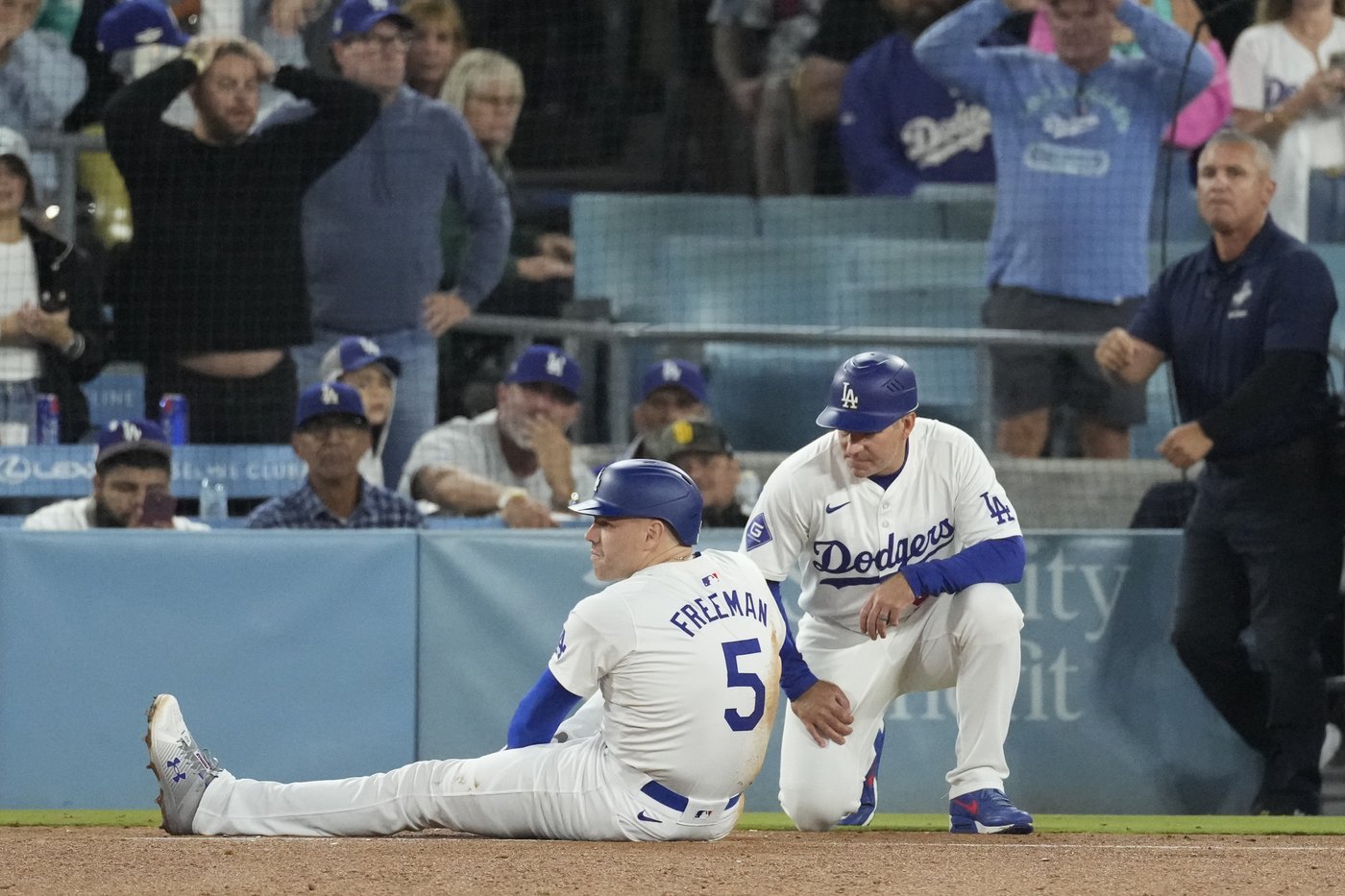 Dodgers rally with 5 runs in 7th and beat Padres 7-2 to clinch 11th NL West title in 12 years | iNFOnews.ca
