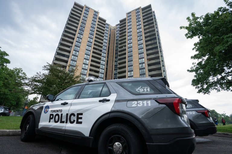 Toronto police officer shot in exchange of gunfire has died, U.S. ambassador says | iNFOnews.ca