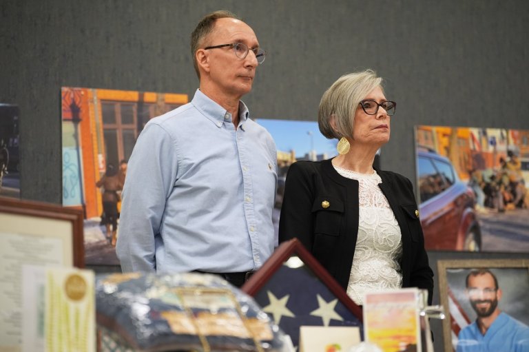 Alex Pretti's parents say federal government is shielding agents involved in his killing | iNFOnews.ca