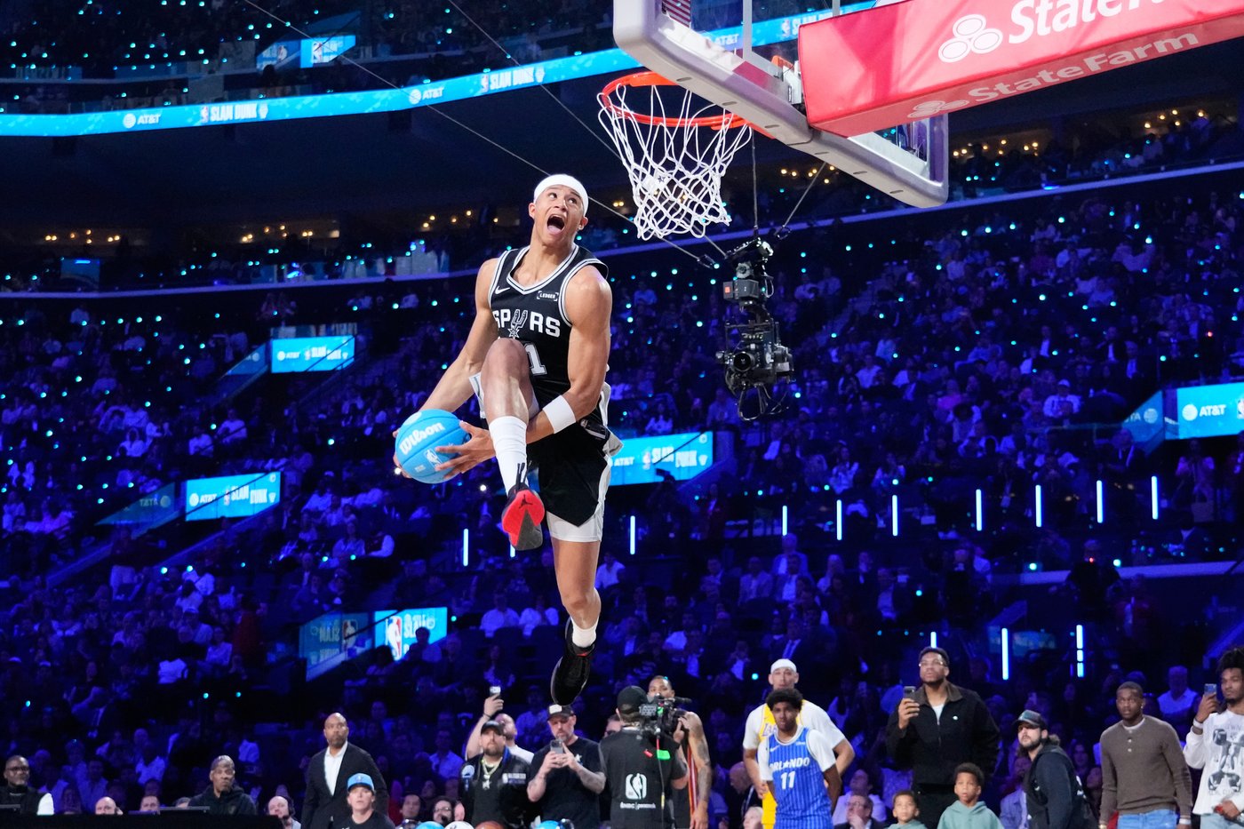 Heat's Keshad Johnson soars to a slam dunk title, edging Carter Bryant who had a perfect score | iNFOnews.ca