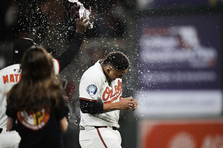 Basallo hits an RBI single in 11th to lift Orioles to walk-off win over Pirates | iNFOnews.ca