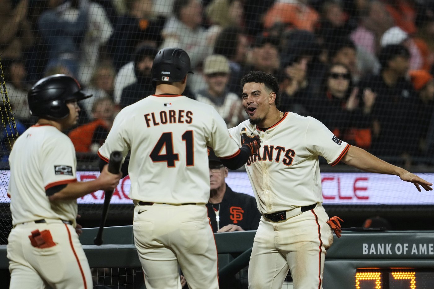 Wilmer Flores hits go-ahead homer and Jung Hoo Lee adds RBI triple as Giants beat Brewers 5-2 | iNFOnews.ca