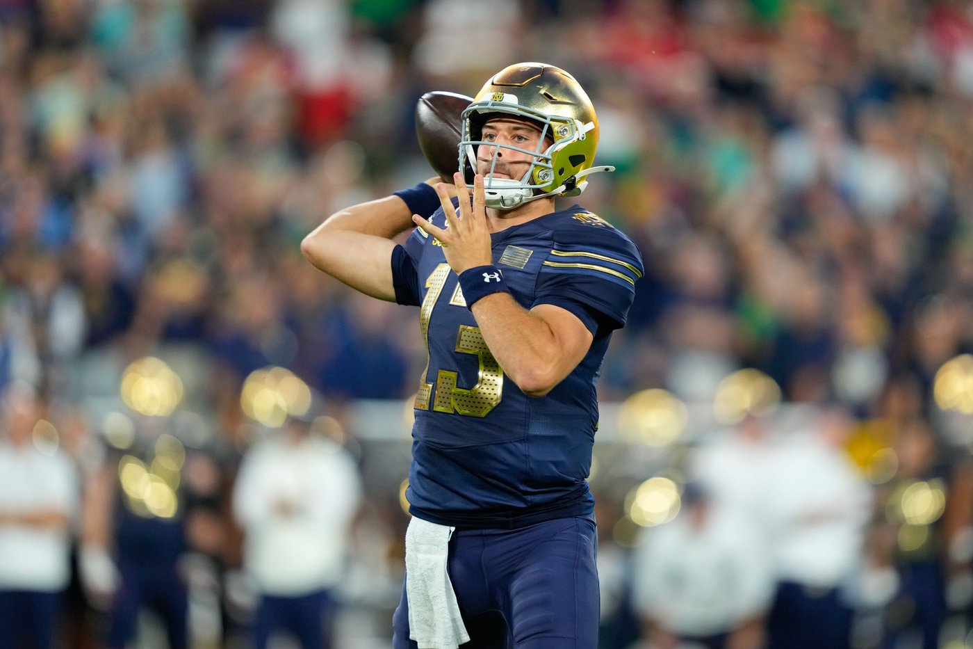 No. 4 Notre Dame overcomes sluggish start to beat Wisconsin 41-13 at Lambeau Field | iNFOnews.ca No. 4 Notre Dame overcomes sluggish start to beat Wisconsin 41-13 at Lambeau Field | iNFOnews.ca