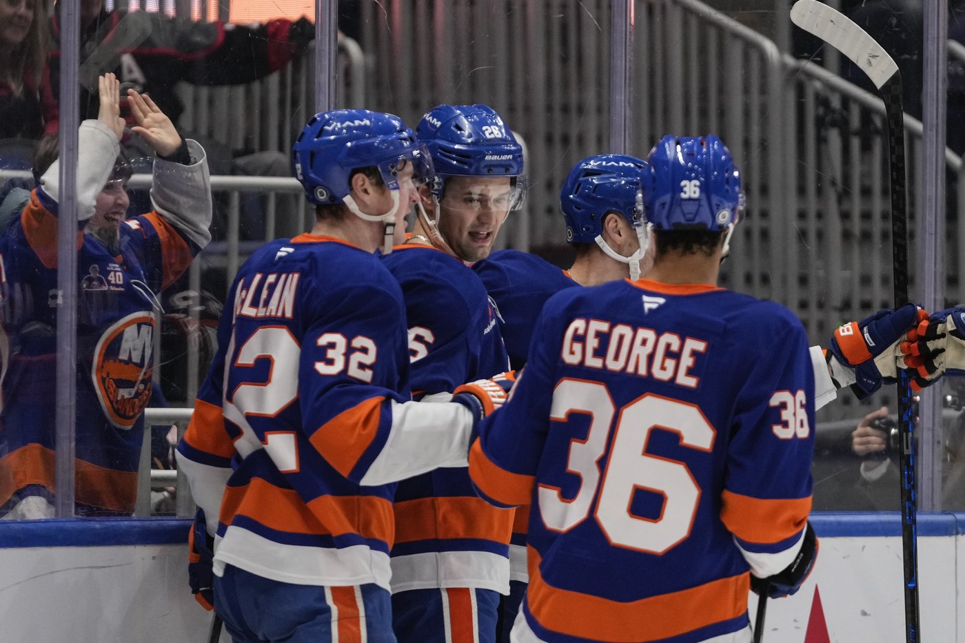 Pageau, Horvat lead Islanders to 4-3 win over Hurricanes | iNFOnews.ca