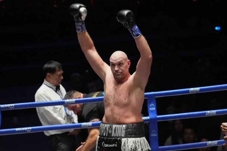 Tyson Fury suggests fight with Joshua is off and challenges Usyk to trilogy bout instead | iNFOnews.ca