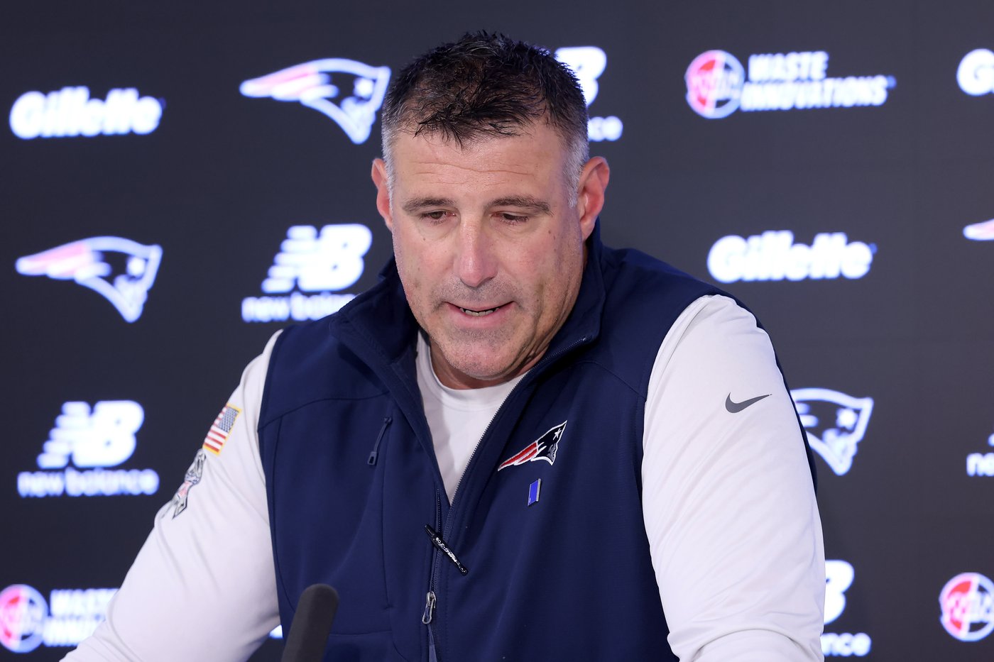 Mike Vrabel says he's had difficult conversations after publication of photos with NFL reporter | iNFOnews.ca