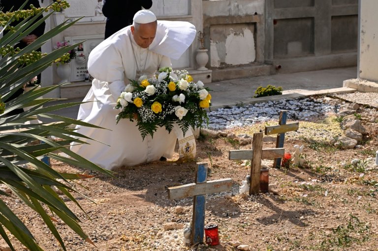 Pope marks July 4 by praying in Lampedusa for migrants who died seeking freedom and prosperity | iNFOnews.ca
