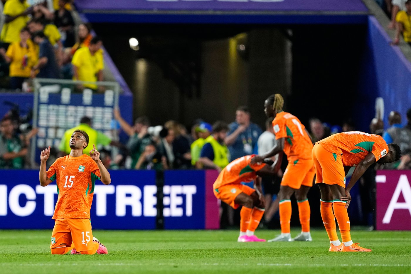 Amad Diallo scores in the 90th minute to lift Ivory Coast past Ecuador 1-0 in the World Cup | iNFOnews.ca