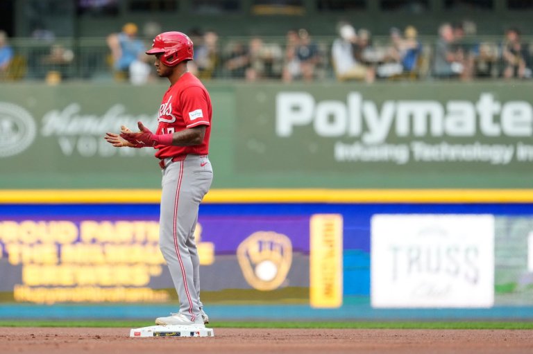Reds Dane Myers carted from field after crashing into wall | iNFOnews.ca