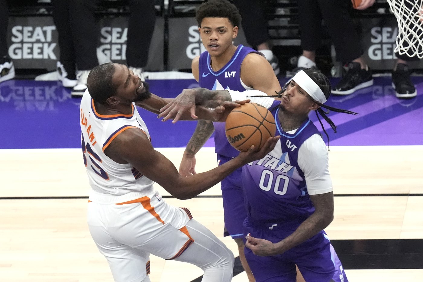 Devin Booker and Kevin Durant lead the Suns past the Jazz, 134-126 | iNFOnews.ca