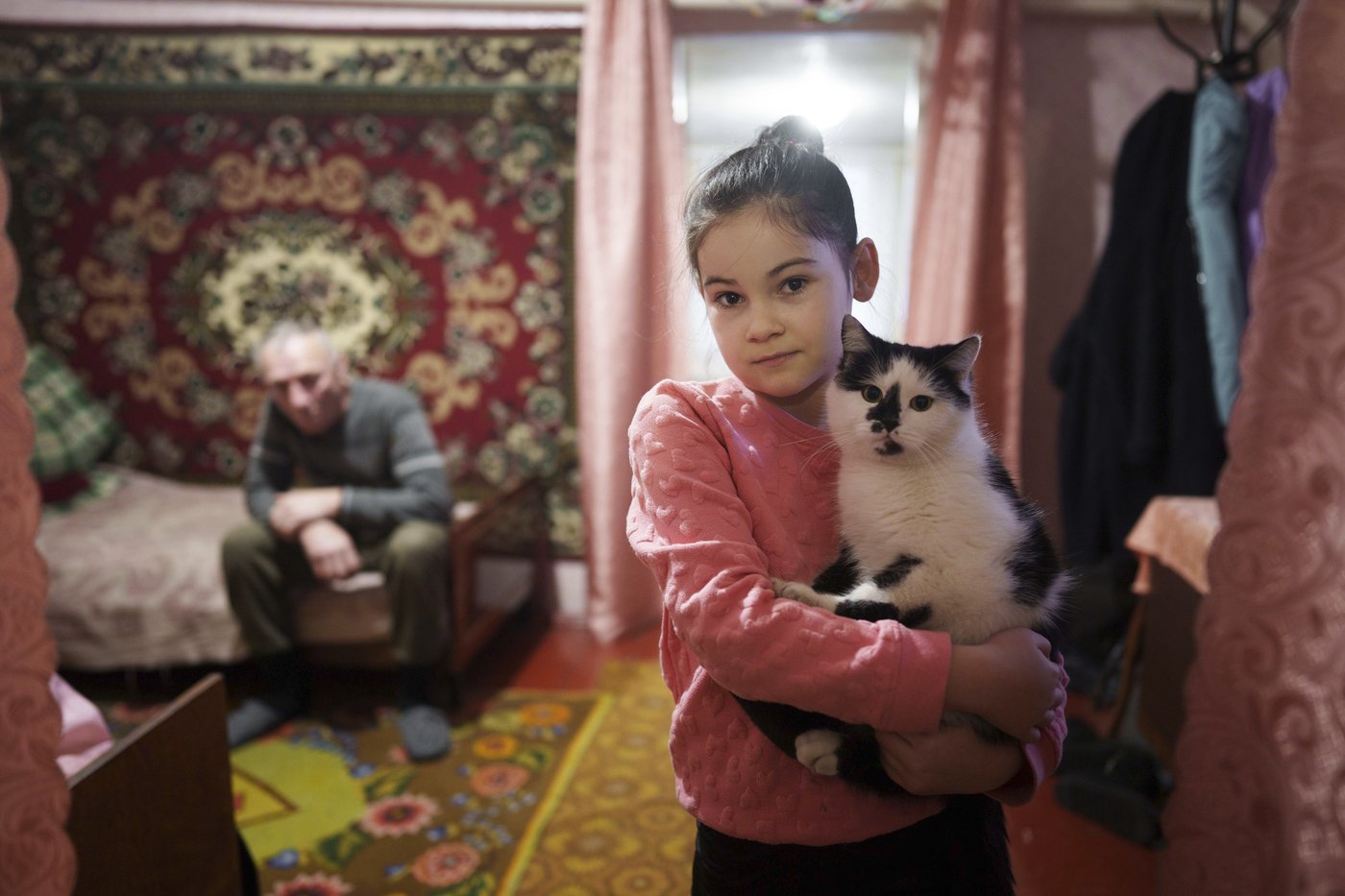 'Reindeer' volunteers bring holiday magic to Ukrainian children living on the frontlines | iNFOnews.ca