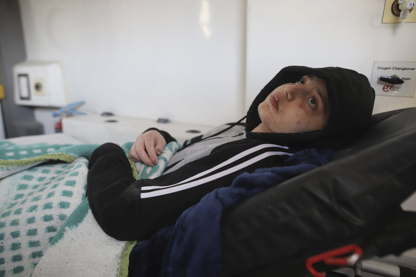 Sick and wounded children begin crossing into Egypt as Rafah crossing opens after several months | iNFOnews.ca