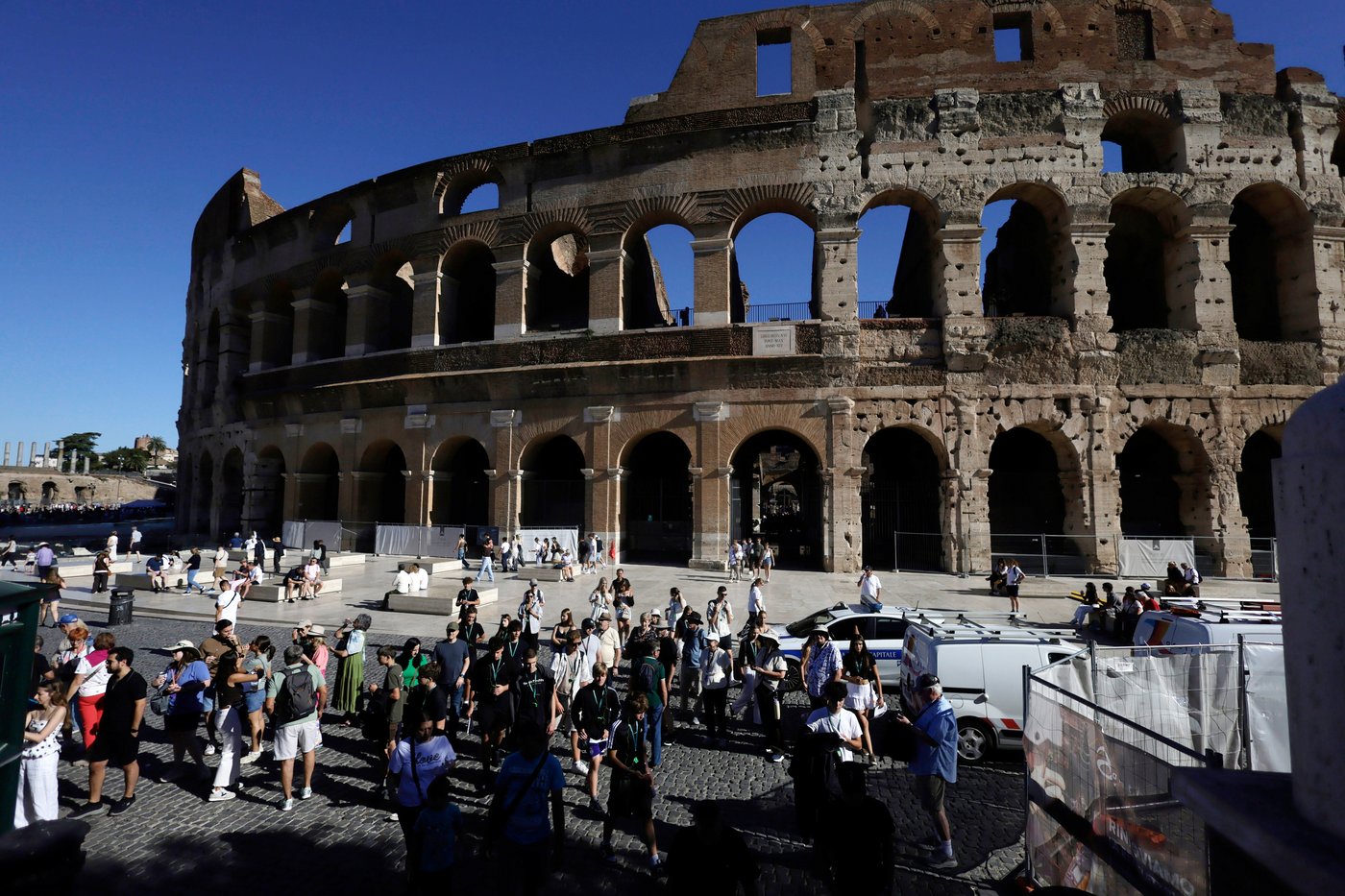 Rome's Colosseum closes for two days after a worker plunges to his death | iNFOnews.ca Rome's Colosseum closes for two days after a worker plunges to his death | iNFOnews.ca