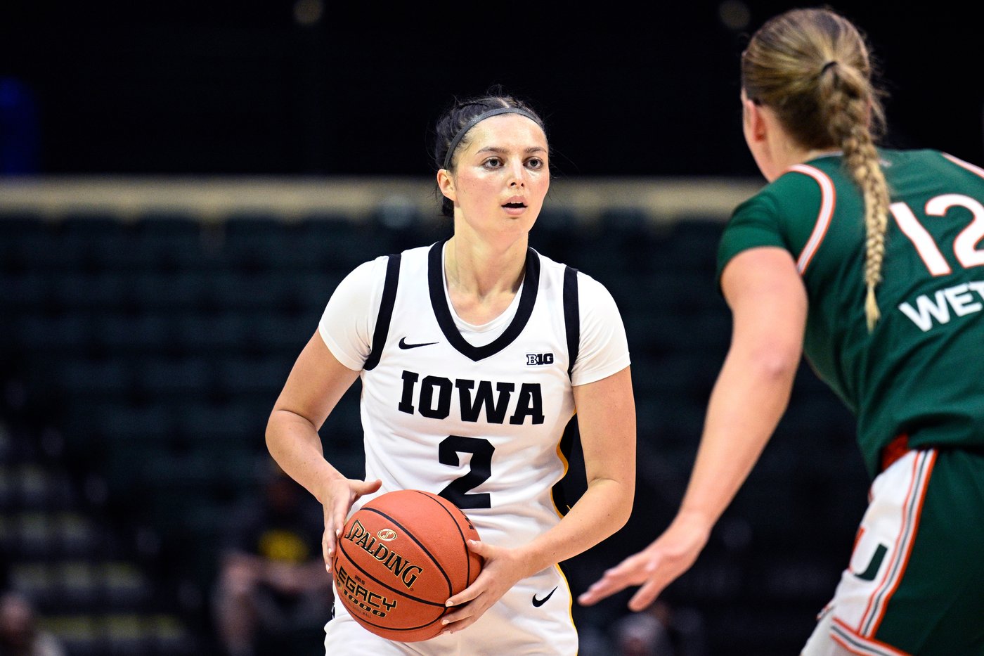 Iowa's Taylor McCabe suffers ACL tear shortly before sister Peyton is hurt during Drake's game | iNFOnews.ca